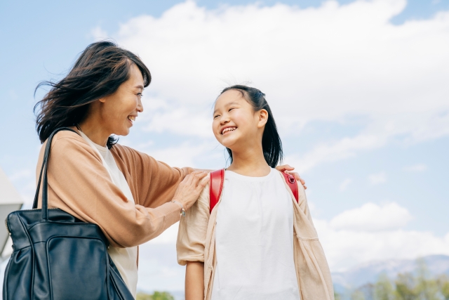 小学生とママ
